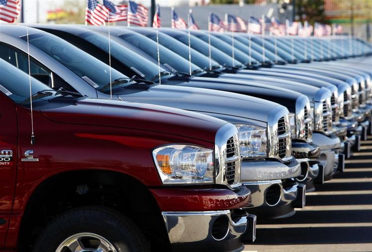 Salget af de store benzinslugende pickup-biler (her Dodge Ram) falder drastisk i USA for tiden. Derfor prøver Chrysler, Dodge og Jeep at lokke kunderne med billig benzin i tre år. 