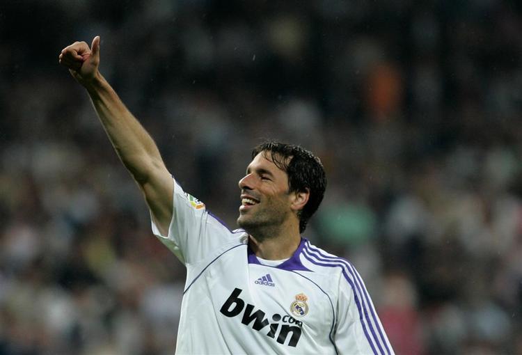 Real Madrids Ruud van Nistelrooy jubler efter sin scoring. 
