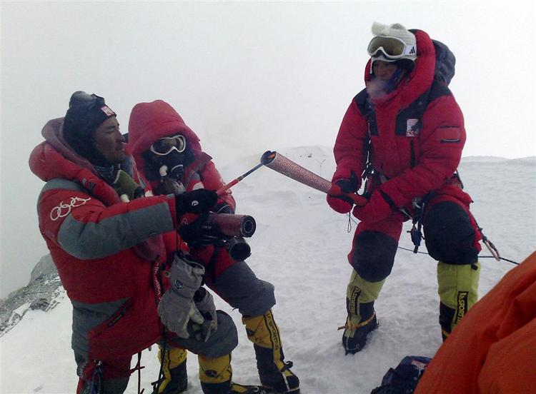 OL-Faklen blev i morges tændt på toppen af Mount Everest 