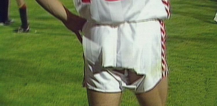 Røvtur: Preben Elkjærs hullede mås beskrev nederlaget til Spanien i 1986 ganske rammende. Foto fra filmen. 