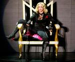 Madonna i Paris forleden, hvor hun promoverede sit seneste album 'Hard Candy'. Hvis danske fans vil se 'The Material Girl' live, må de ud at rejse efter hende til sommer. 