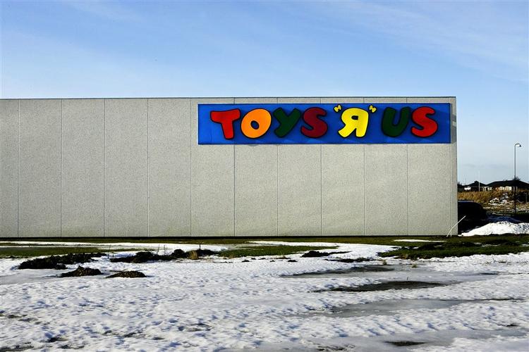»Indtil et forbud er på plads, opfordrer vi den danske detailhandel, legetøjsbutikker og babyudstyrsforretninger til, at de trækker produkter med Bisphenol A fra hylderne, så børnene ikke udsættes for de hormonforstyrrende stoffer«, siger Claus Jørgensen fra Forbrugerrådet. 