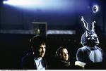 Tilbage i 2001 fik den helt unge Jake Gyllenhall sit helt store gennembrud som 'Donnie Darko'. I perfekt samspil med en stor blå kanin og - som her - Jena Malone. 
