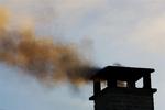 Målgruppen for skrotpræmien er gamle brændekedler fra før 1980 eller af gennemforbrændingstypen. De udgør otte procent af de danske brændeovne, men står for 30 procent af partikelforureningen. 