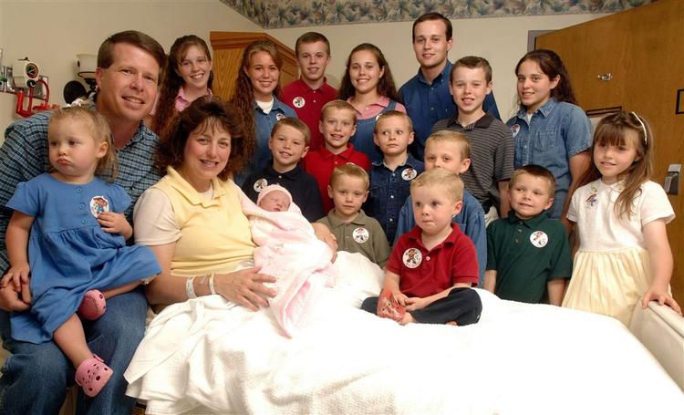 Duggarfamilien fra Arkansas i USA har fertiliteten i orden. Barn nummer 19 er på vej - men bliver overhalet af parrets første barnebarn, som kommer til verden til oktober. 