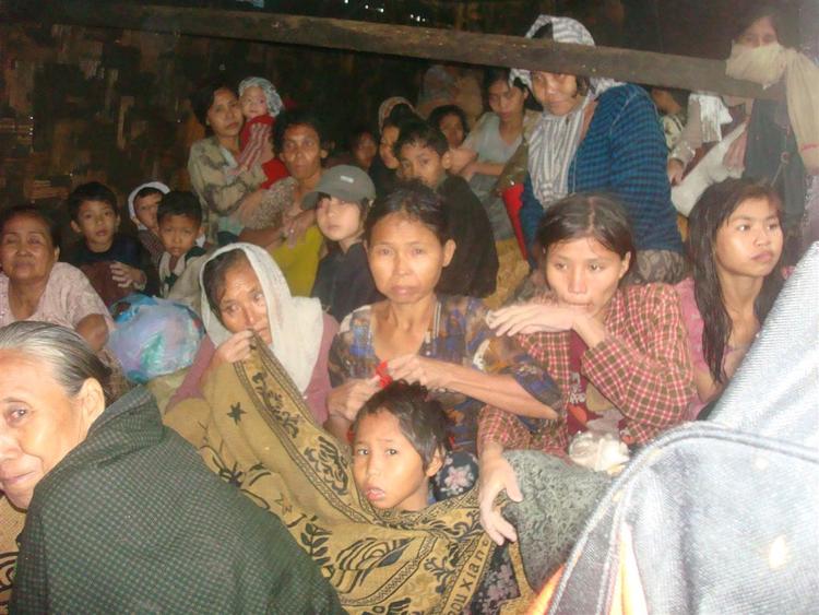 FN og Røde Kors kan sende nødhjælp ind i Myanmar. 