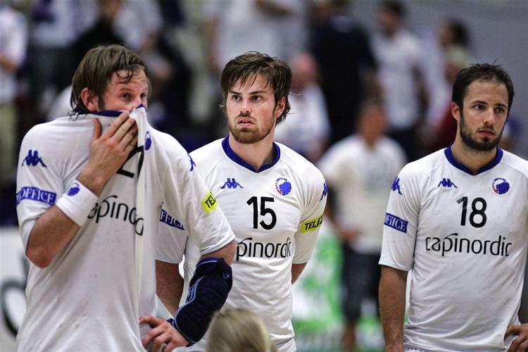 Mattias Gustafsson, Fredrik Lindahl og Kristian Svensson ærgrer sig efter det sammenlagte finalenederlag til HSG Nordhorn. 