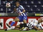 José Bosingwa er et lægetjek og en kontraktforhandling fra at skifte til Chelsea. Her er han i aktion for sin nuværende klub, FC Porto. Arkivfoto. 