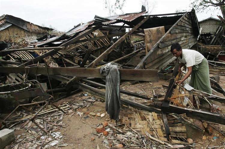 Mange tusinde venter stadig på hjælp i Myanmar. 