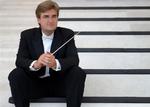 Dirigent Thomas Dausgaard kæmpede med det svære program i Tivolis Koncertsal, hvor de musikalske intentioner lå et niveau højere end udførelsen. 