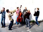 Six City Stompers kaster blikket helt tilbage på det gamle New Orleans og slipper godt afsted med det. 