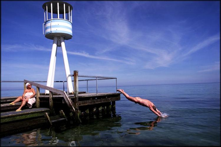 Nøgenbaderne på Bellevue kan nu bo på nøgenhotel i Skåne. 