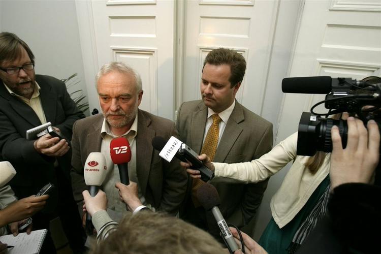 Henning Pedersen, formand i BUPL, afslører resultatet af pædagogernes afstemning. 61 procent siger nej, og det betyder strejker fra på mandag. 