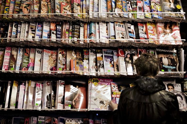 Videnskabelige tidsskrifter skal fremover lægges på nettet senest 12 måneder efter udgivelsen. Redaktørerne er rasende. 