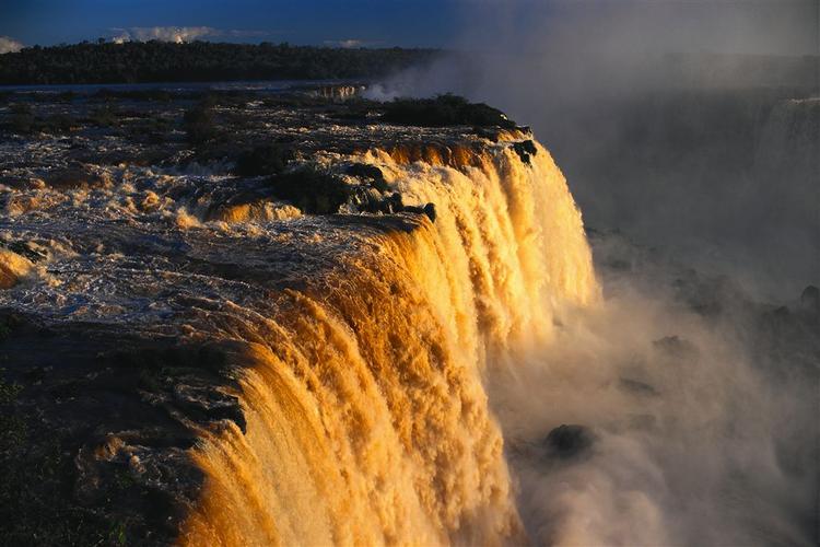 Niagara Falls på grænsen mellem USA og Canada. 