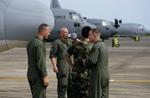 USA har en stor militærbase i Myanmars naboland Thailand. De  amerikanske piloter har tilbudt at hjælpe med at flyve nødhjælp ind i landet. 