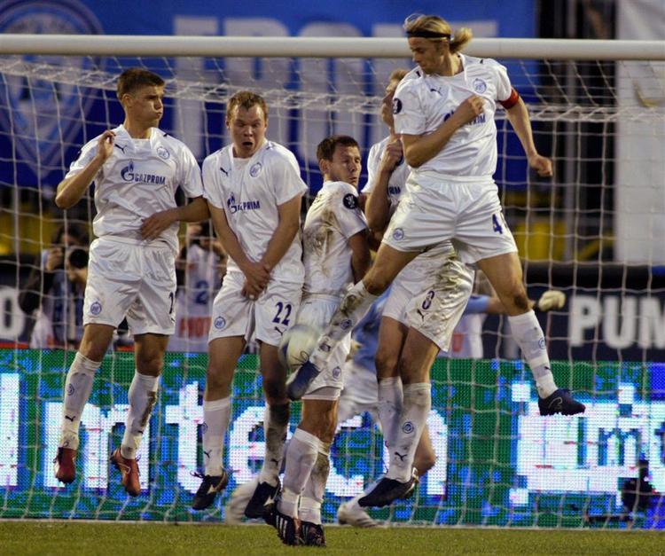 F.C. Zenit fra Sankt Petersborg overraskede Bayern Munchen med en øretæve på 4-0. De møder Glasgow Rangers i Uefa Cup finalen i aften. En kamp, der kan se tør ud, men hvilken finale ser tørrest ud, hvis man kigger 10 år tilbage. Og holdt det så stik? Giv dit besyv med. 