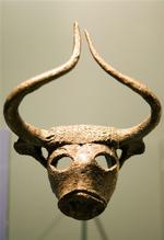 Her en kunstskat fra Bahrain udstillet på landets nationalmuseum. Tyrehovedet er fundet i Barbar templet. 