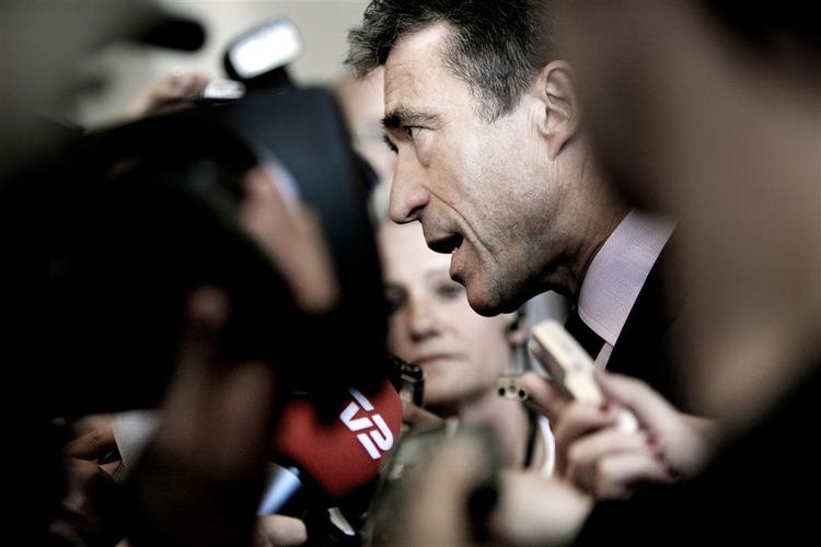 Anders Fogh Rasmussen irettesatte tidligere i dag sin integrationsminister, Birthe Rønn Hornbech, for at gå enegang i sag om tørklæder. 