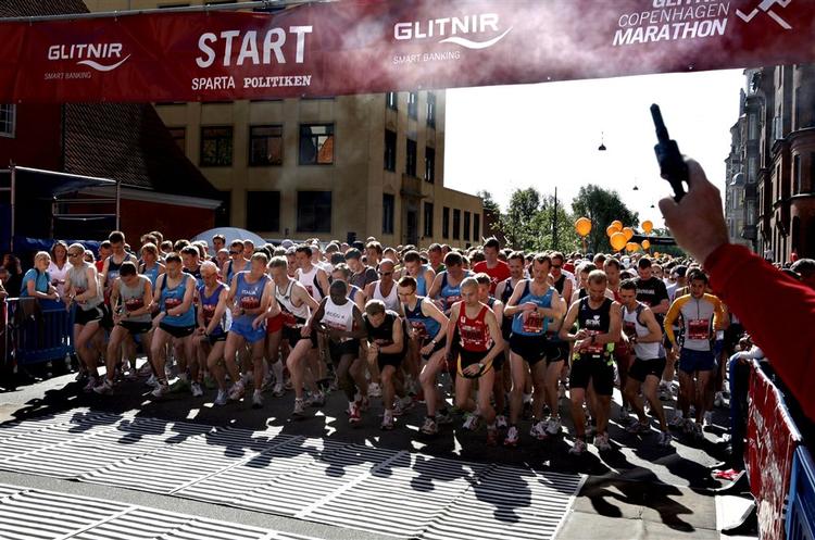 Maratonklar. På søndag skydes én af årets stor københavnerbegivenheder i gang, når Copenhagen Marathon indtager byens gader og stræder. Her er det et billede fra starten af sidste års maraton. 