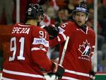 Dany Heatley (til højre) har scoret ti gange for Canada ved denne VM-turnering. Mod Norge åbnede han målfesten. 