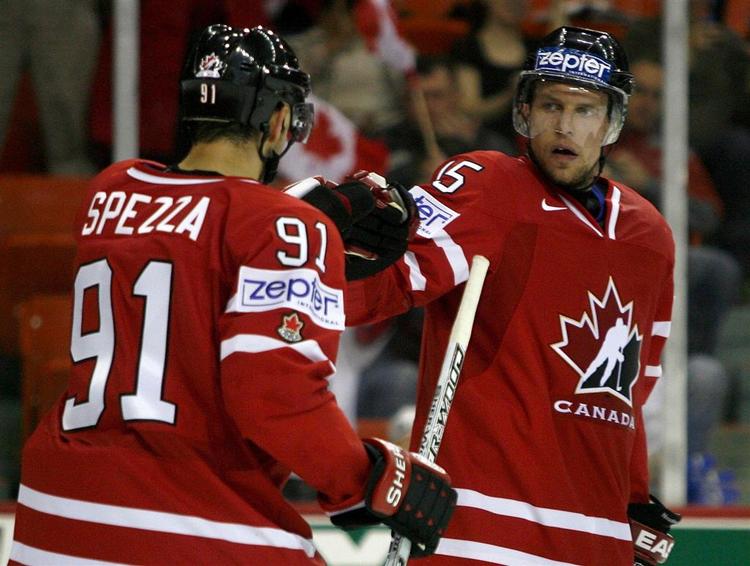 Dany Heatley (til højre) har scoret ti gange for Canada ved denne VM-turnering. Mod Norge åbnede han målfesten. 