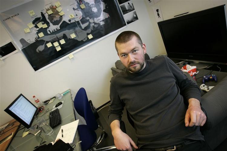 »Jeg aner ikke, hvad kunst er«, siger spiludvikler Arnt Jensen, der netop har fået Statens Kunstfonds treårige arbejdsstipendium. Han og hans firma 'Underholdningsbranchen' er snart klar med spilllet 'Limbo' - arkivfoto. 