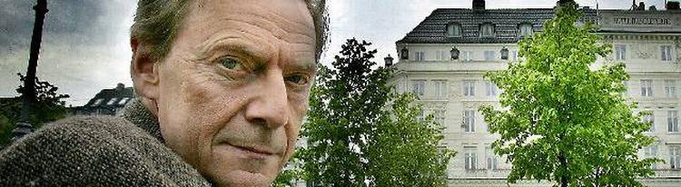 Hvad enten han sidder på bænken, er færøsk sorenskriver eller ætsende ond skurk i en James Bond-film, er man ikke et sekund i tvivl om Jesper Christensens evne til at brænde igennem og sætte spor - arkivfoto. 