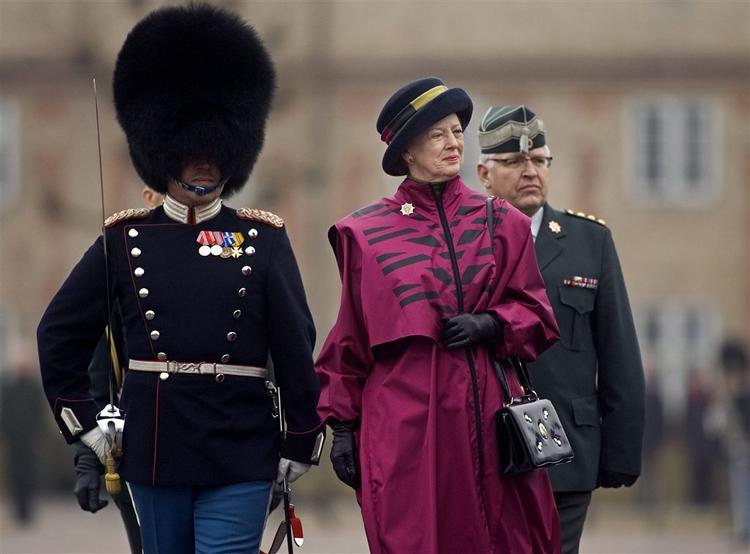Forsvarets ansatte må godt gå med sjove hatte, bare de er en del af uniformen. Arkivfoto. 