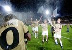 Først fest på Stadion og derefter bustur gennem byen. 