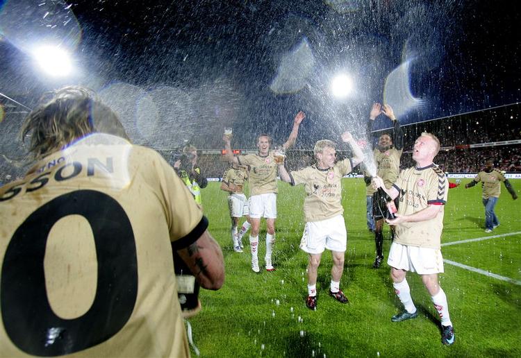 Først fest på Stadion og derefter bustur gennem byen. 