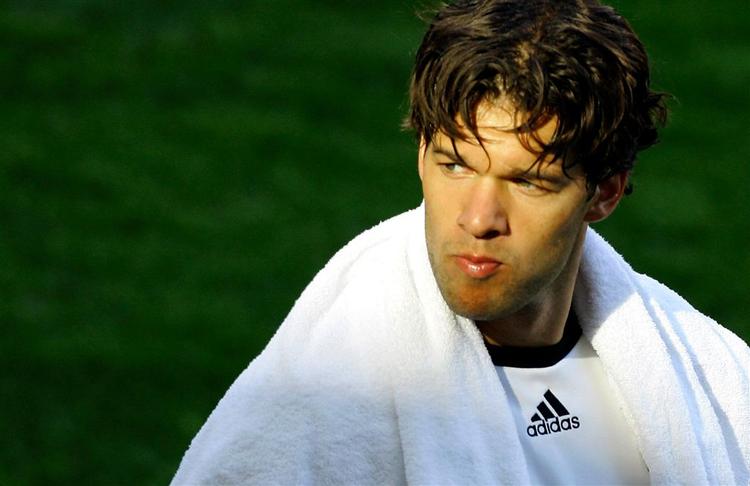 Tyske Michael Ballack har ikke haft stor succes i Chelsea. Nu er Real Madrid interesseret i tyskeren. 
