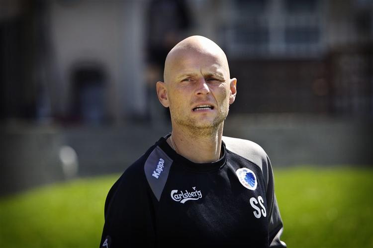 Ståle Solbakken er begyndt at forberede sig på, at Markus Allbäck og måske Michael Silberbauer forsvinder. 
