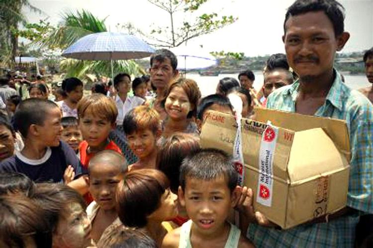 Det kan kun gå for langsomt med at få nødhjælpen ind i Myanmar, mener langt de fleste politiken.dk-læsere. 
