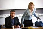 Næstformand i Socialdemokraterne, Henrik Sass Larsen, og formand Helle Thorning-Schmidt oplever lidt fremgang i meningsmåling i dag. Arkivfoto. 