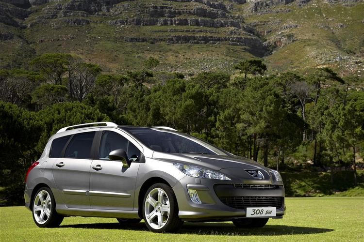 Peugeot 308 SW måler 4,50 meter og er vokset med otte centimeter i forhold til 307 SW. Samtidig er vægten øget med 200 kilo. 