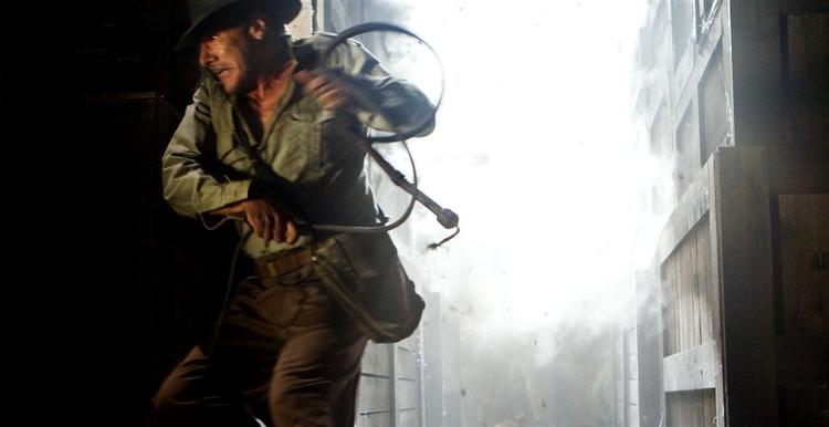 Alderen trykker ikke Harrison Ford i rollen som Indiana Jones. Foto fra filmen. 
