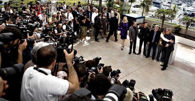 Indiana Jones photocall med Harrison Ford og Cate Blanchett, Steven Spielberg og George Lucas. Spielberg og Ford fjoller lidt rundt foran den samlede verdens presse i Cannes. 