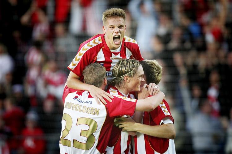 AaBs Kasper Risgård og holdkammeraterne jubler. Med sejren over Brøndby er AaB danske mestre. 