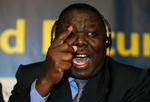 Morgan Tsvangirai er ved at samle støtte til præsidentopgøret i Zimbabwe mod Robert Mugabe. Her taler oppositionslederen ved et seminar i Nordirland 16. maj i år. 