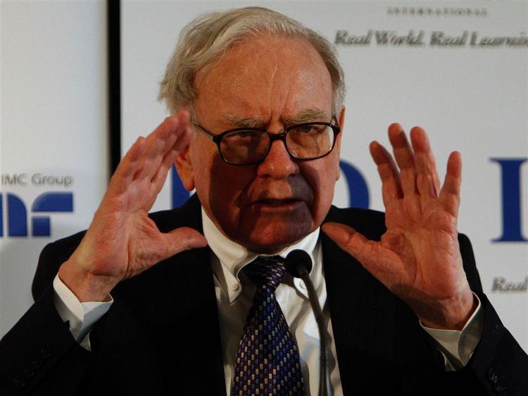 Næsten 300 milliarder kroner. Så stor er Warren Buffetts personlige formue. 