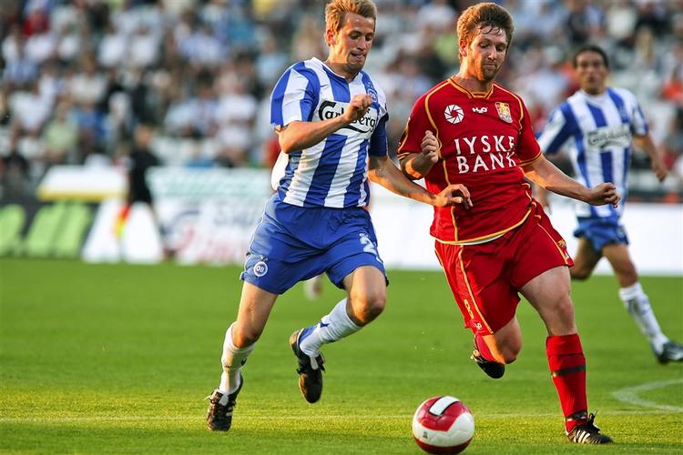 Trods sine kun 26 år, så er Allan Olesen (til højre) en rutineret herre i Superliga-sammenhæng. 176 gange har han optrådt i den bedste danske række. 