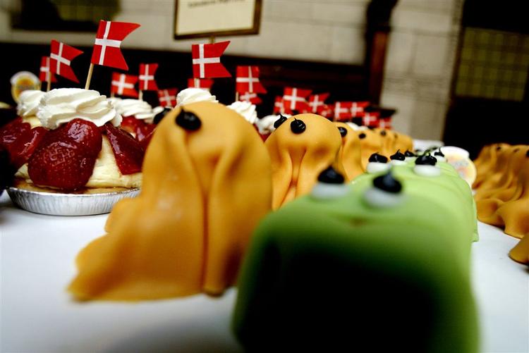 Fadene bugnede af bager-guf, da Kagens Dag åbnede portene for 800 gæster på Københavns Rådhus. 