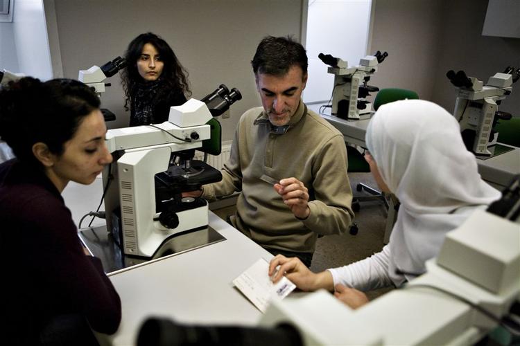 Alle ordinære videregående uddannelser i Danmark skal være gratis for alle. Her er det bioanalytikerskolen. Arkivfoto. 