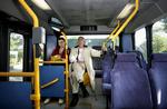 Næsten tom. Linje 33 i København var ikke overfyldt i går. Og overalt  i Danmark flygter passagererne  fra busserne. Nu vil Danske Regioner  have en økonomisk saltvands- indsprøjtning til bustrafikken for at  vende udviklingen. Foto: Sara Galbiati 
