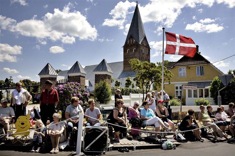 Prins Joachim og Marie Cavallier kunne ikke have valgt en bedre dag at blive gift. 