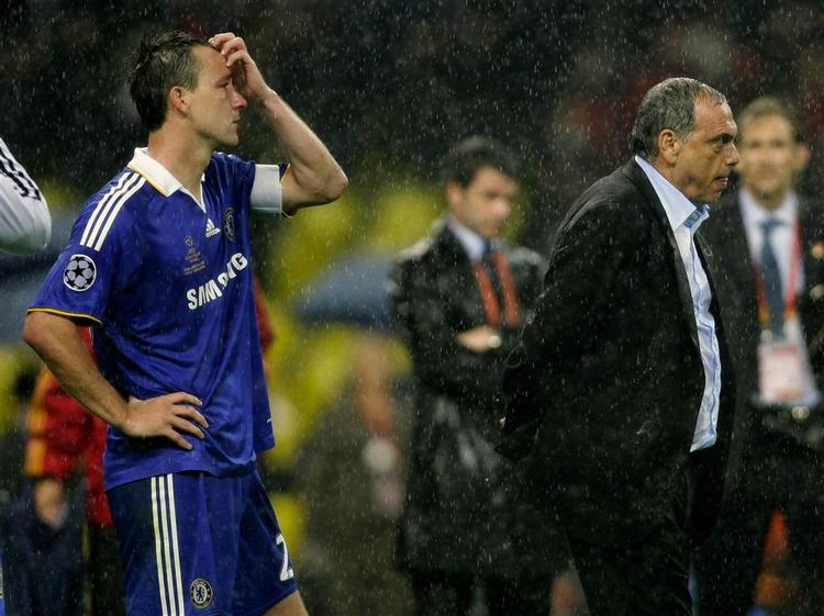 Træls onsdag i Moskva. John Terry har brændt i straffesparkskonkurrencen mod Manchester United. Tre dage efter bliver Avram Grant fyret som træner 