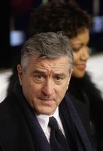 'What Just Happened' med Robert de Niro har allerede fået anmeldertæsk ved filmfestivalen i Sundance. I morgen lukker den ballet i Cannes. 