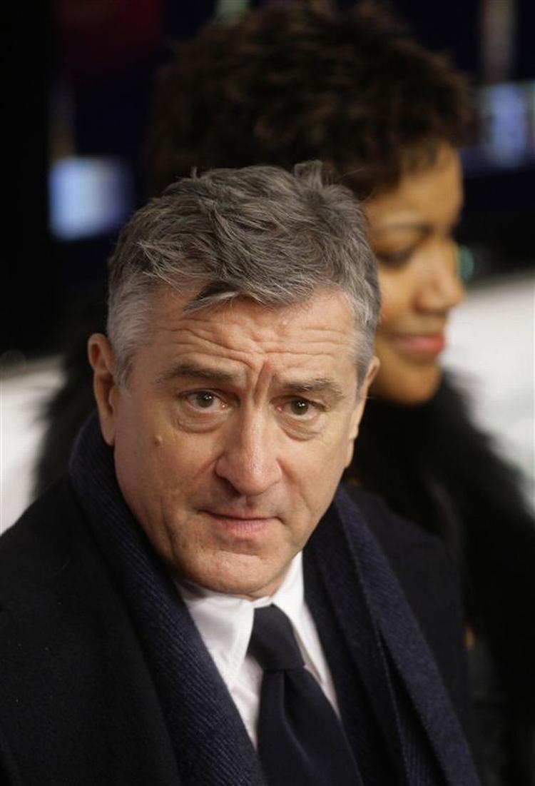 'What Just Happened' med Robert de Niro har allerede fået anmeldertæsk ved filmfestivalen i Sundance. I morgen lukker den ballet i Cannes. 