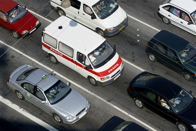 Transportfradraget er med til at fylde vejene med biler, advarer forsker. 
